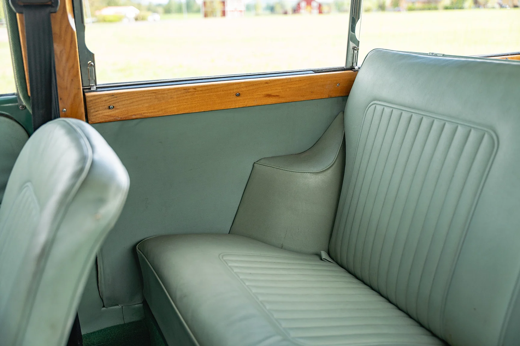 Interior image of 1968 Morris Minor Traveller (57)