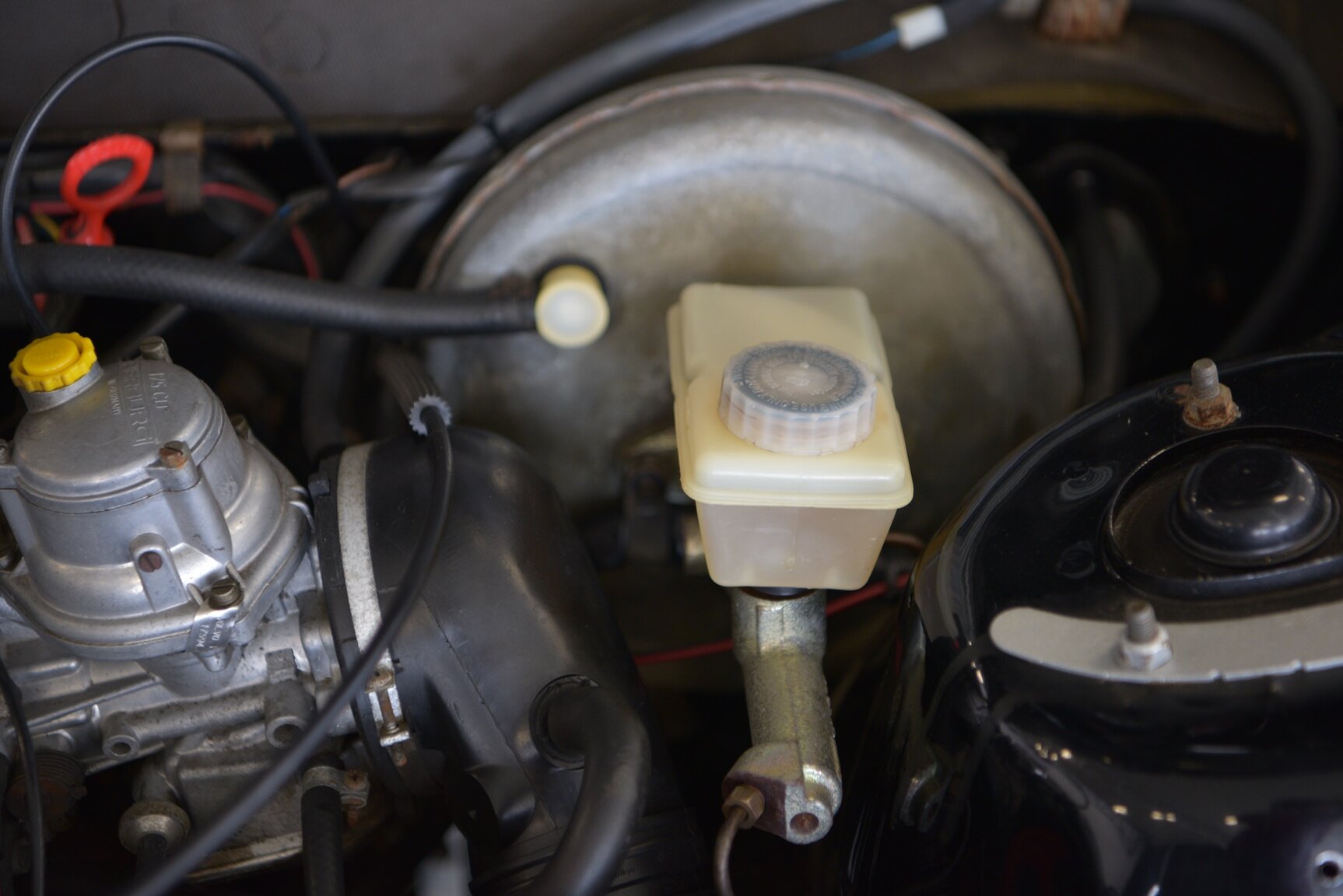 Image of 1986 Volvo 240 DL (8) mechanics