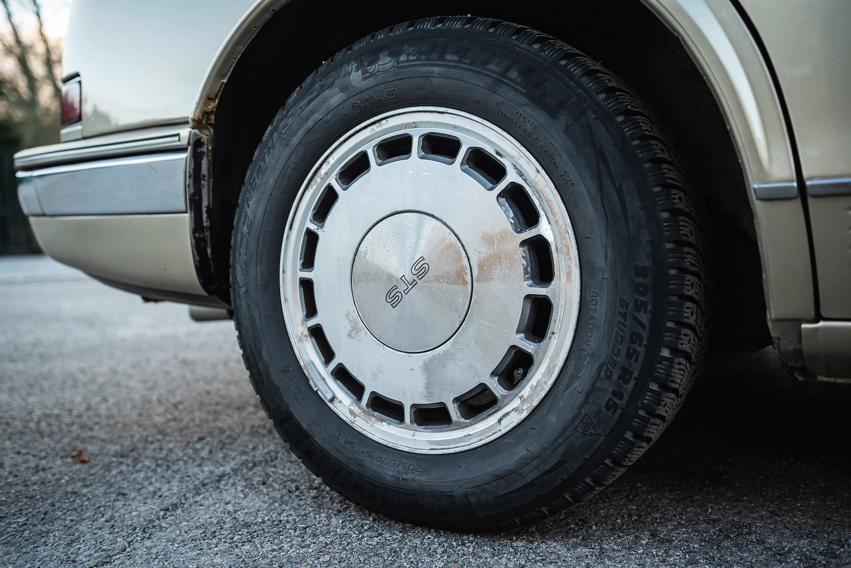 Exterior image of 1989 Cadillac Seville (50)