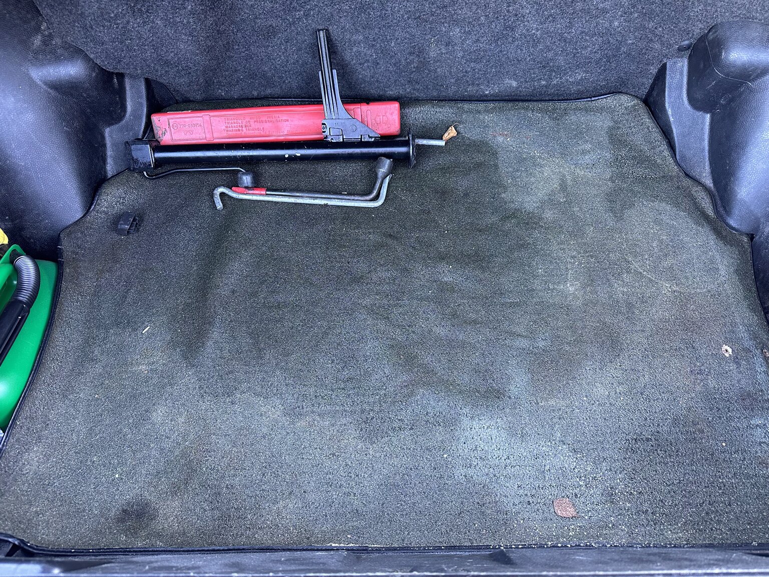 Innenraumfoto von 1988 Mercedes-Benz 190 E 2.3 (41)