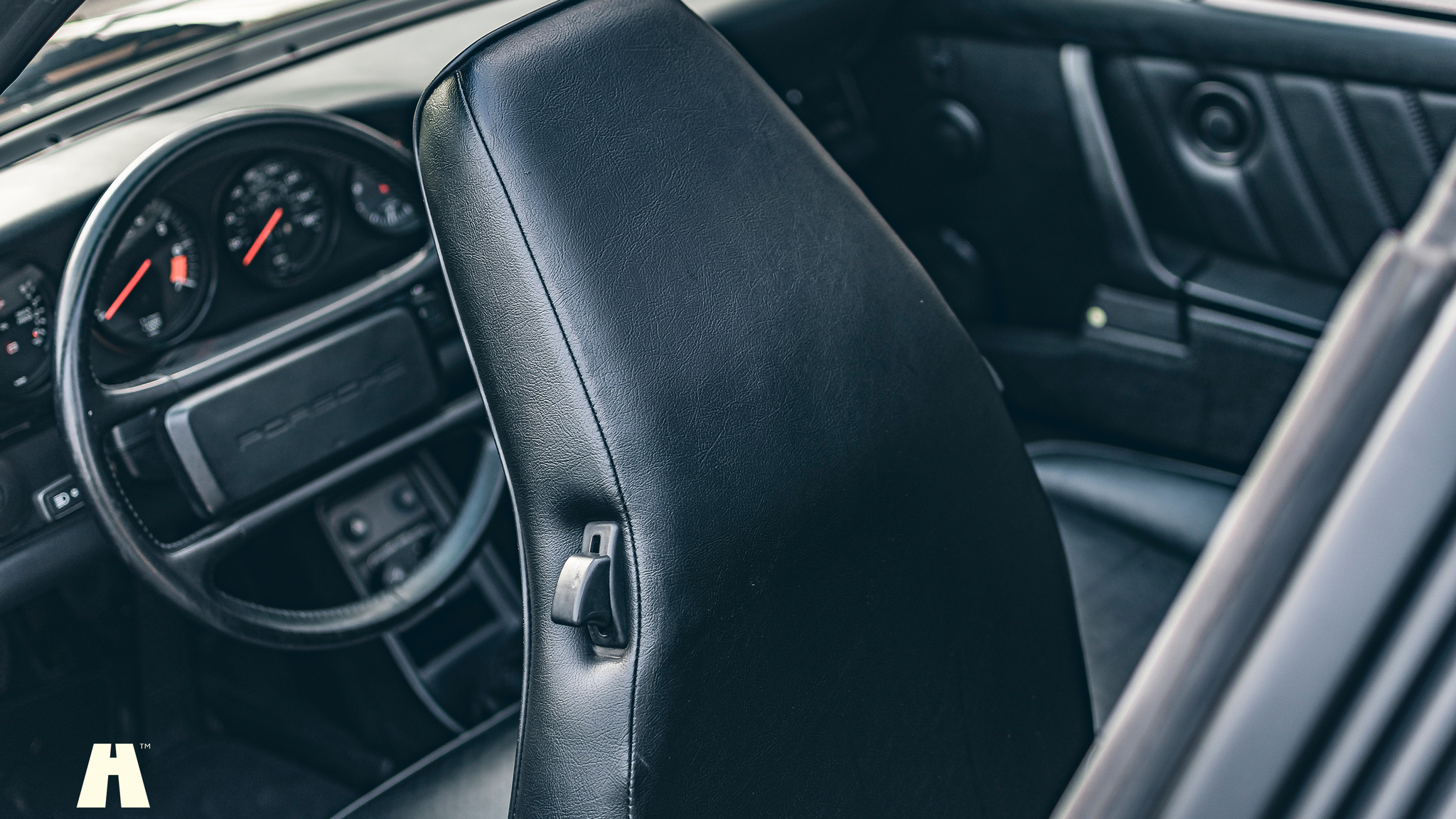 Interior image of 1989 Porsche 911 Carrera 3.2 Targa (25)