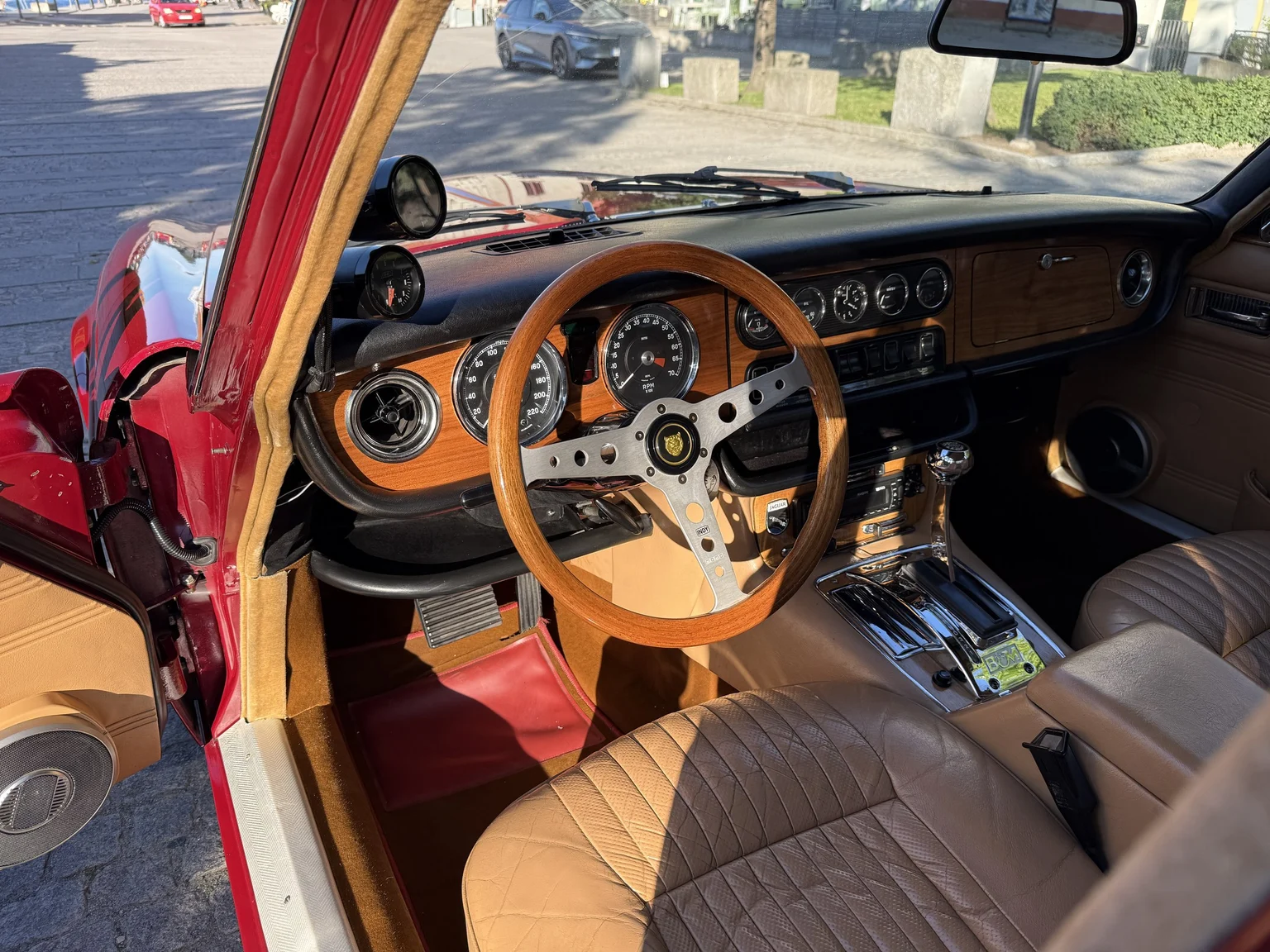 Innenraumfoto von 1970 Jaguar XJ12 Performance (1)