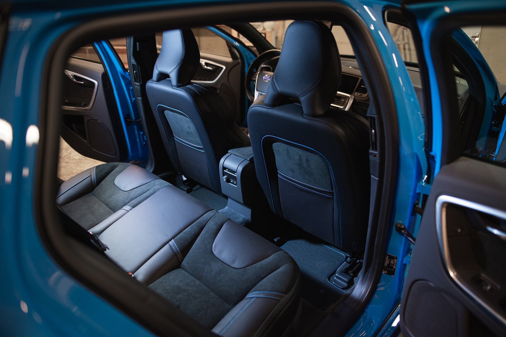 Innenraumfoto von 2017 Volvo V60 Polestar T6 AWD