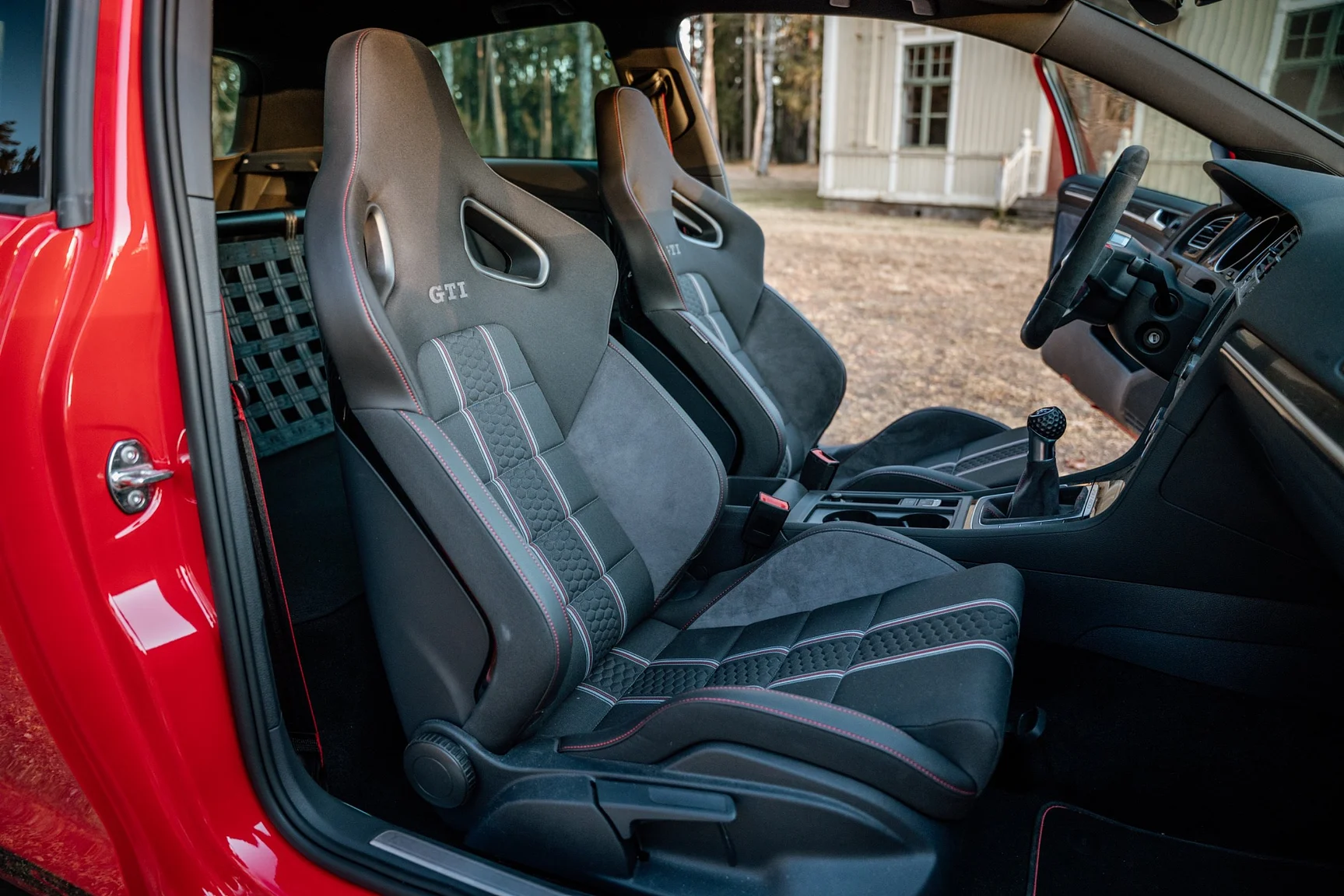 Interior image of 2016 Volkswagen Golf GTi Clubsport S - no. 291/400 (6)
