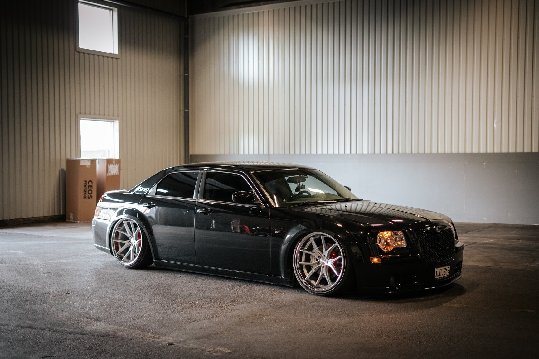 Exterior image of 2006 Chrysler 300C SRT-8 (10)