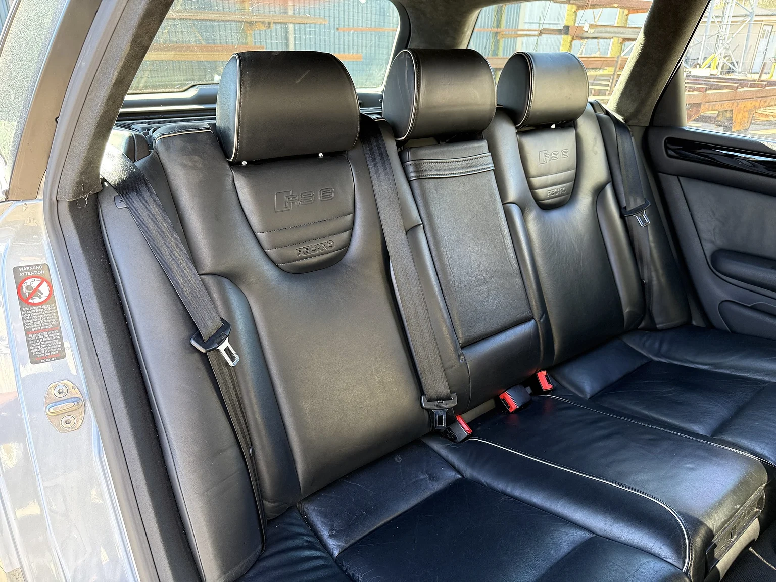 Interior image of 2002 Audi RS 6 Avant (76)