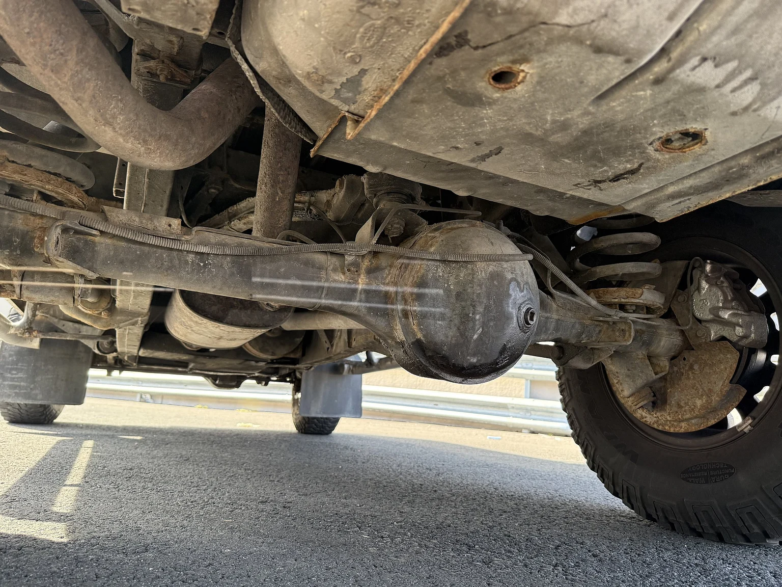 Image of 2000 Land Rover Defender 110 Tomb Raider (25) mechanics