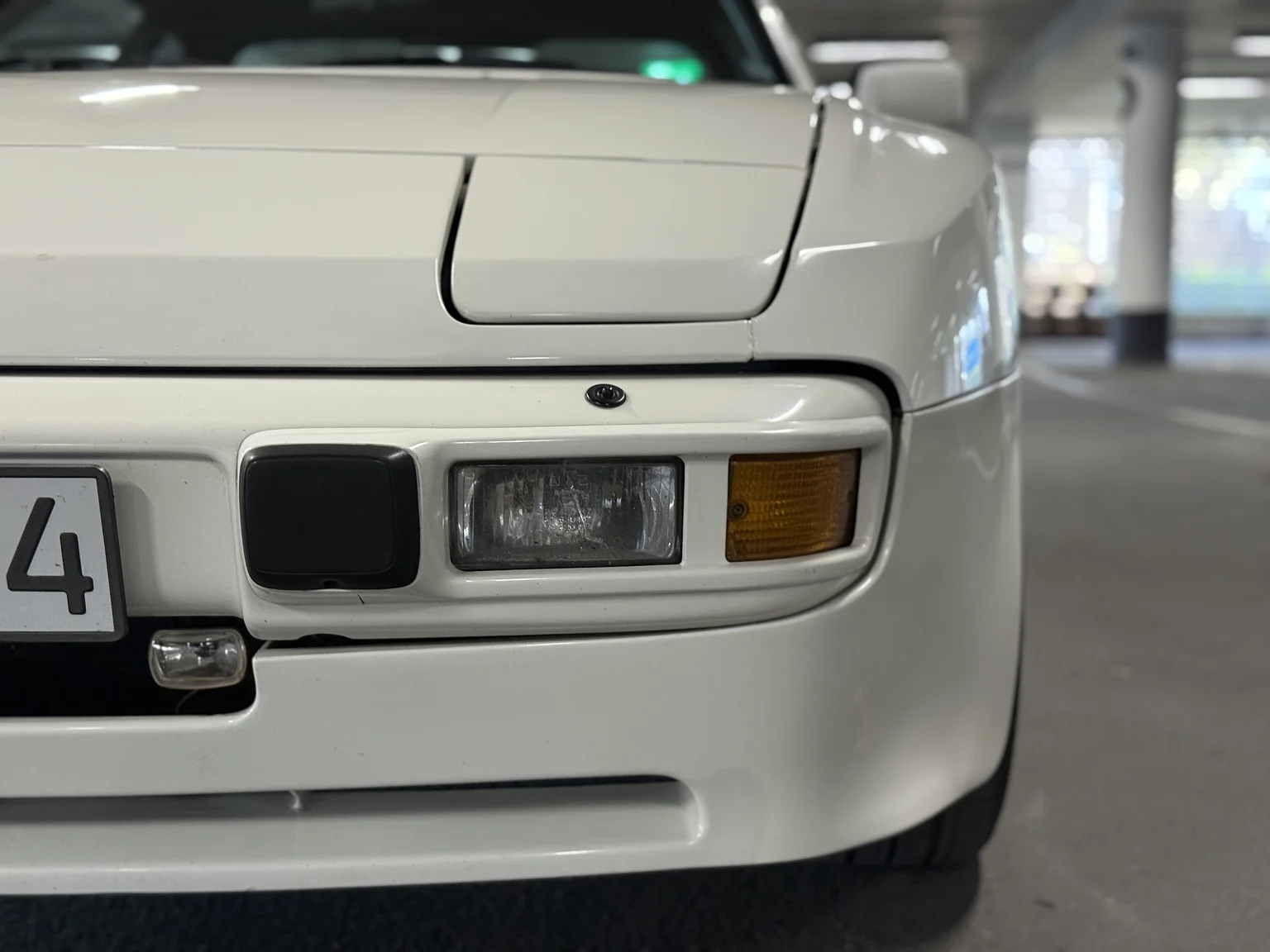 Exterior image of 1984 PORSCHE 944 Targa (33)
