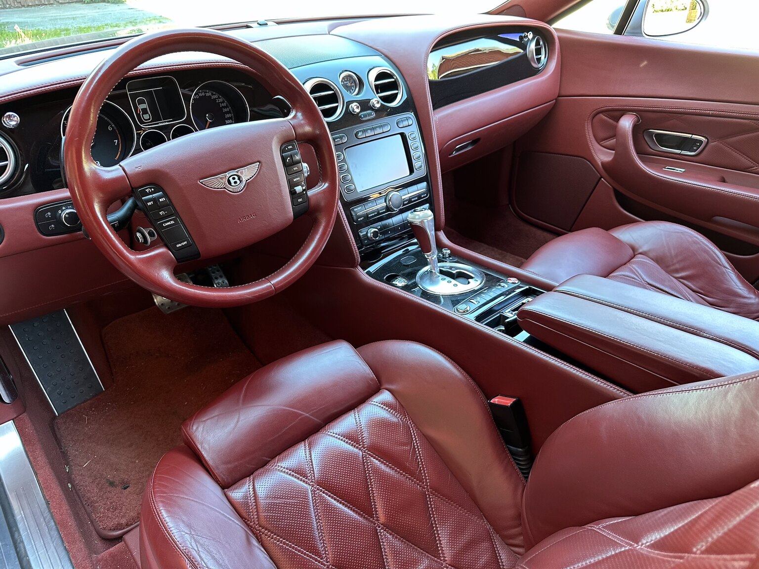Interior image of 2005 Bentley Continental GT