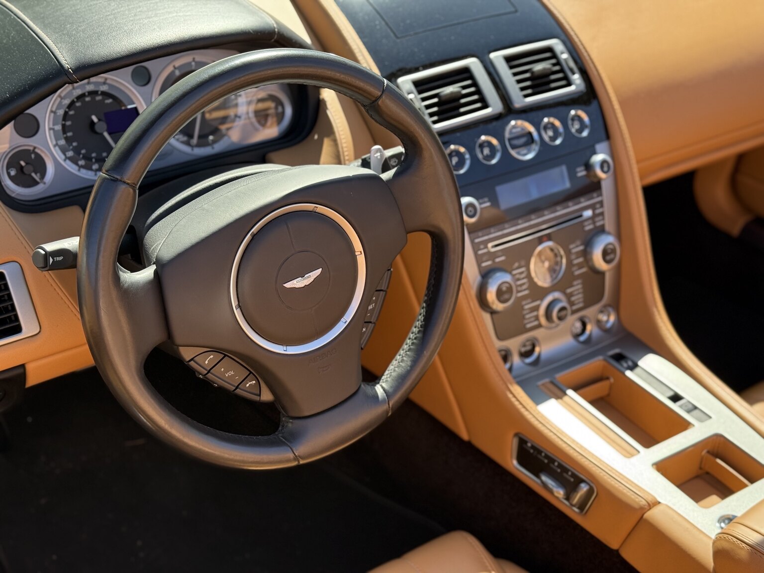 Interiörbild 2015 Aston Martin DB9 Volante