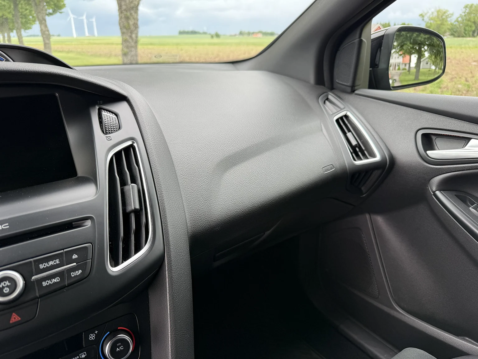 Interior image of 2016 Ford Focus RS (27)