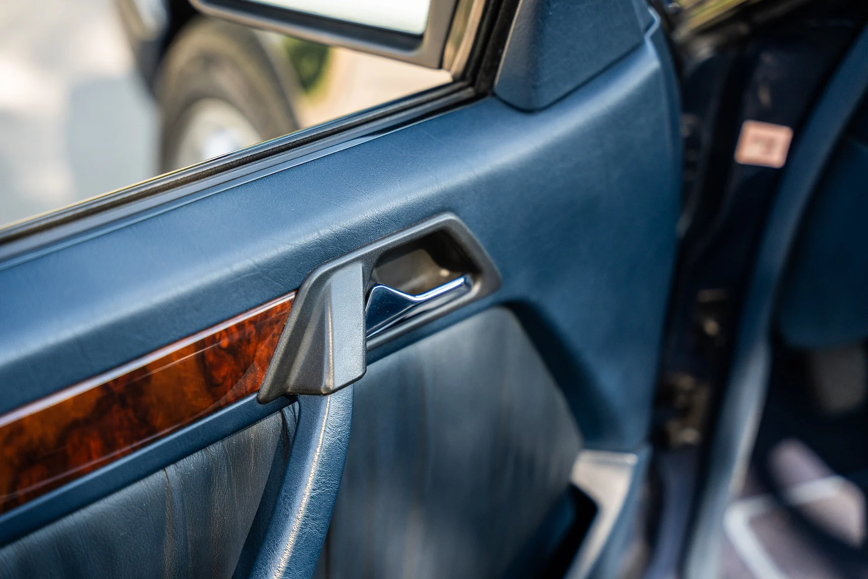 Innenraumfoto von 1993 Mercedes-Benz 300 CE-24 Cabriolet (17)
