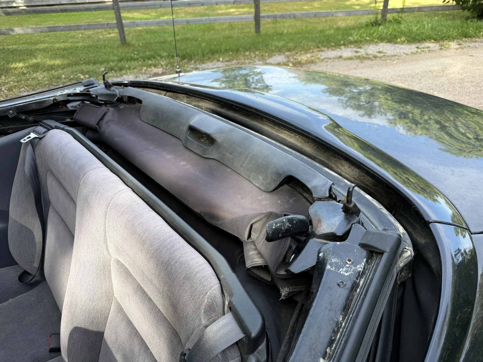 Exterior image of 1997 Chrysler Sebring Cabriolet (43)