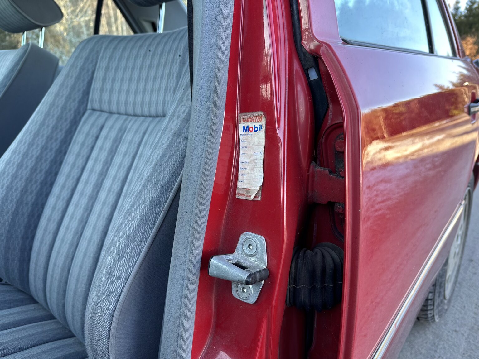 Interior image of 1990 Mercedes-Benz 200 E