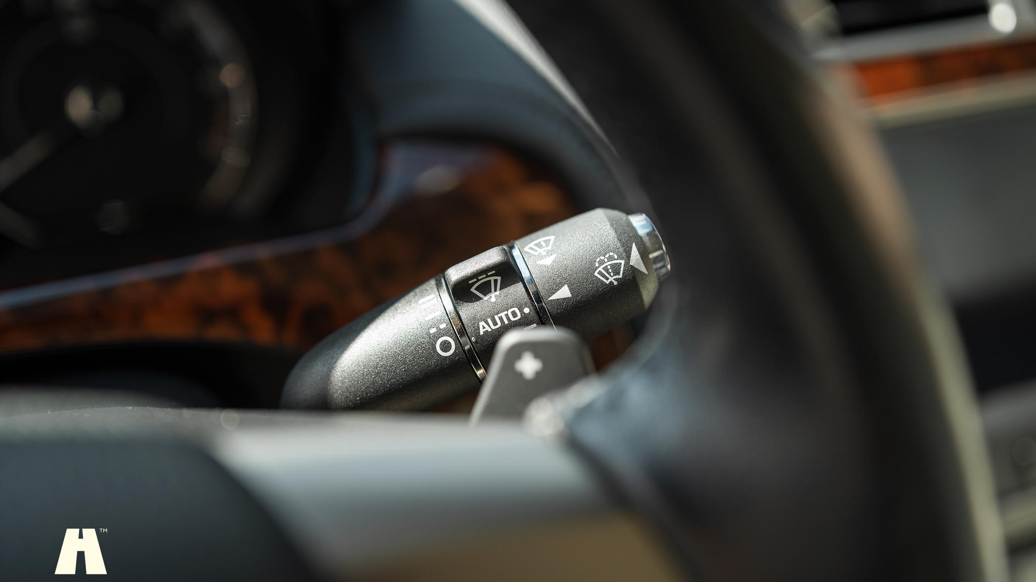 Interior image of 2008 Jaguar XKR (47)