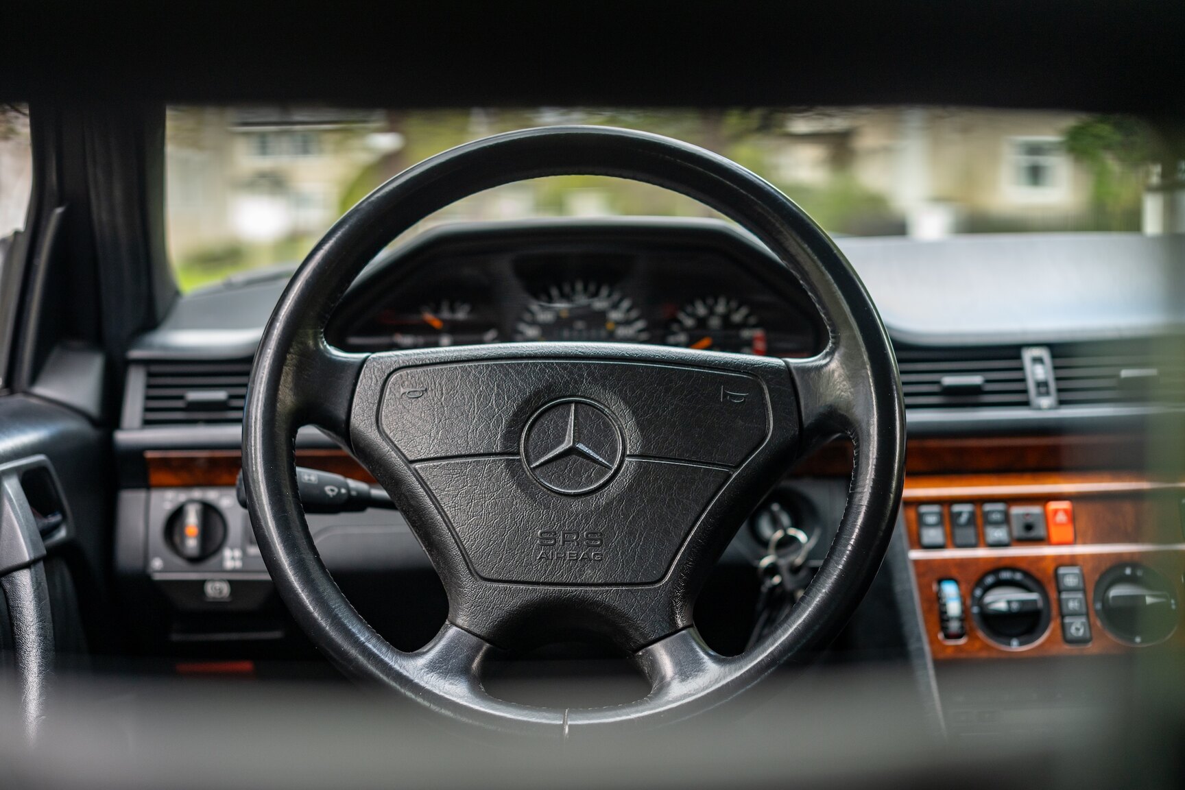 Interior image of 1993 Mercedes-Benz 400 E