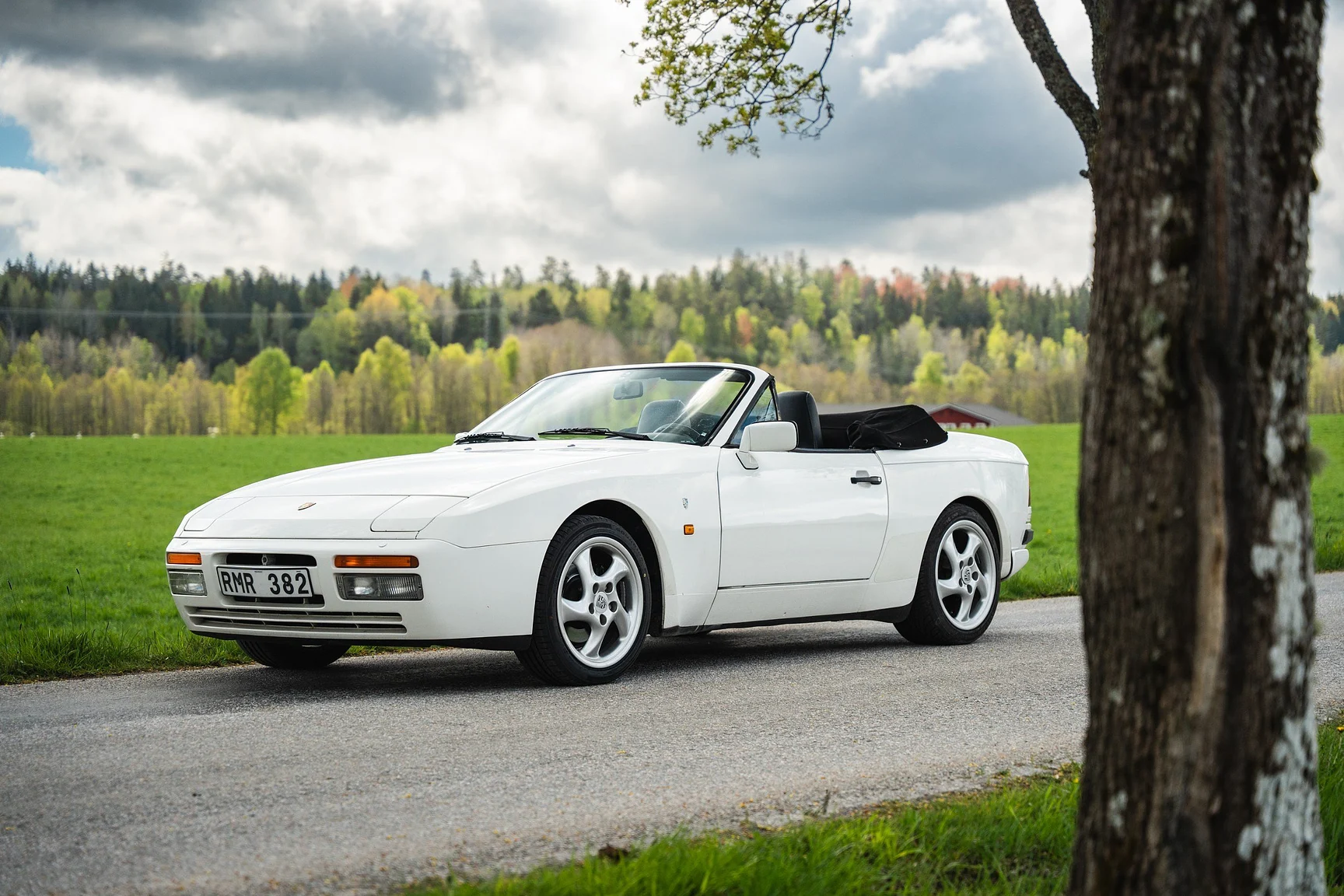 Exterior image of 1990 Porsche 944 S2 Cabriolet  (9)