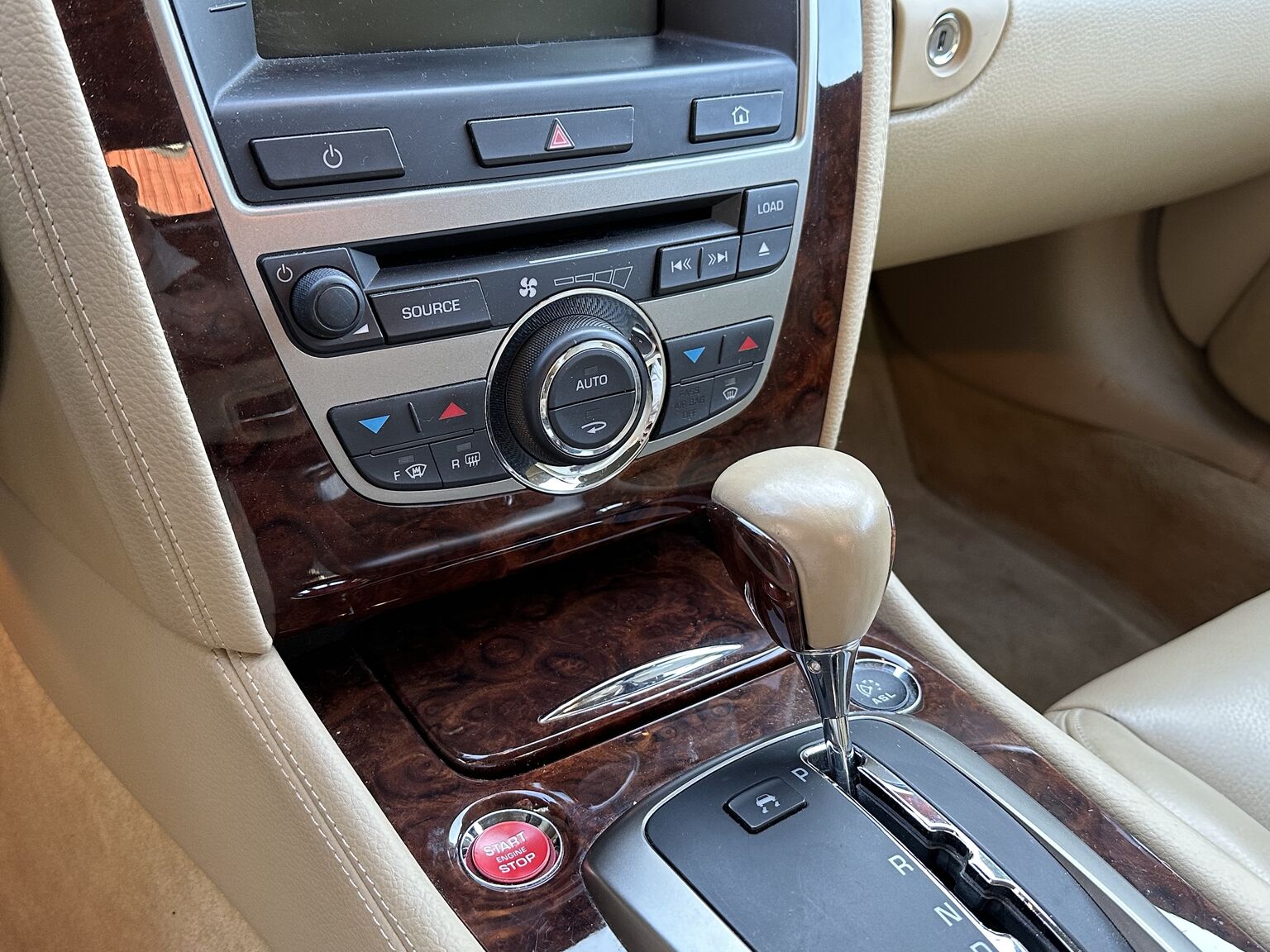 Interiörbild 2007 Jaguar XKR (11)