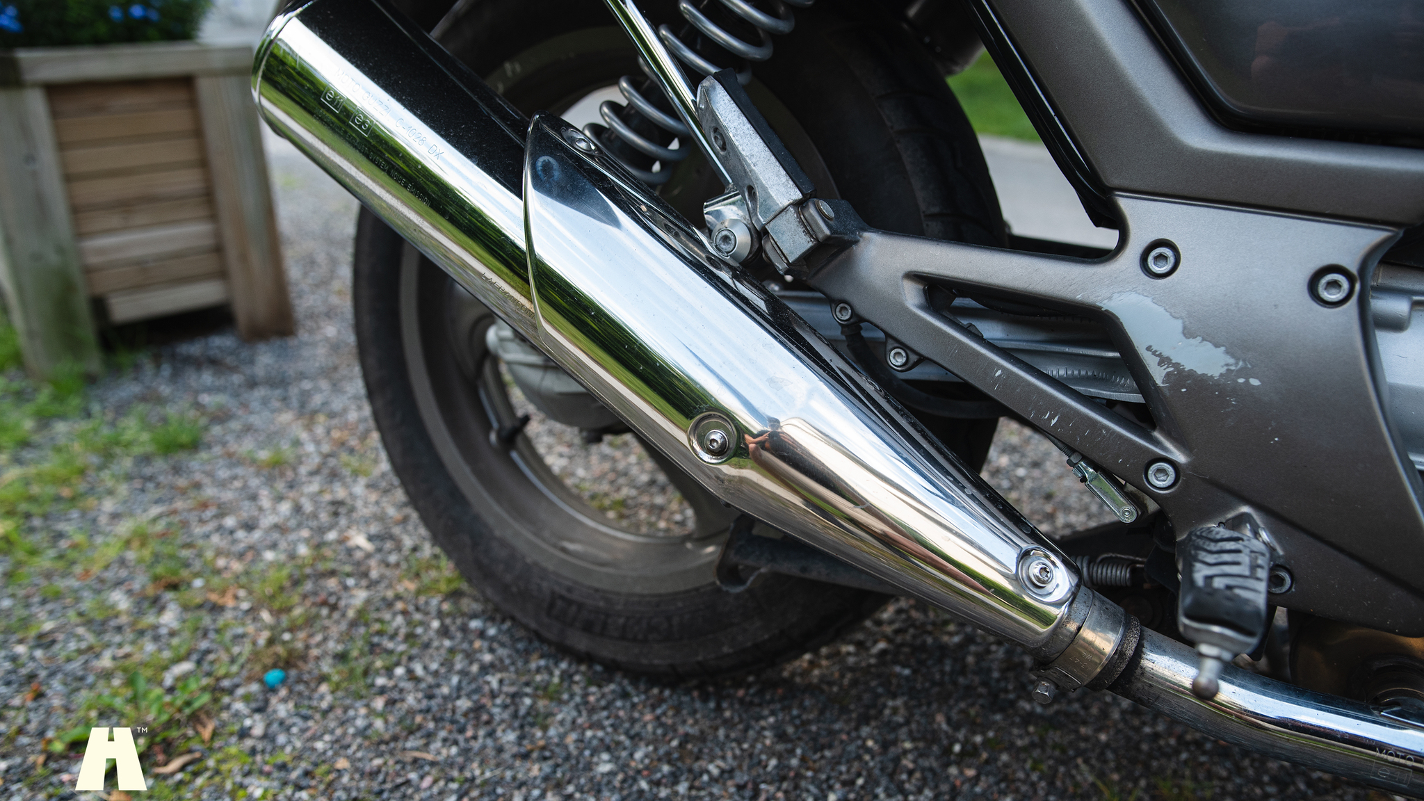 Exterior image of 2005 Moto Guzzi Breva 750i