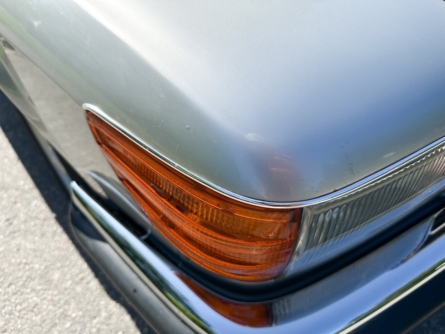 Exterior image of 1972 Mercedes-Benz 350 SL