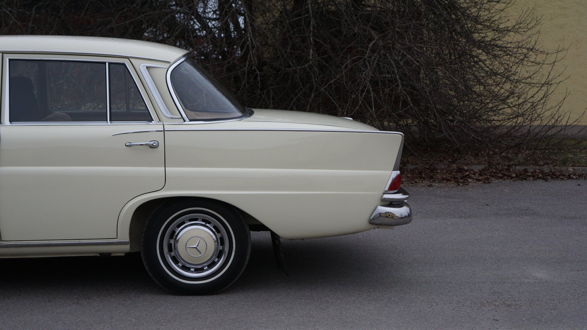 Exteriörbild på 1966 Mercedes-Benz 230 S