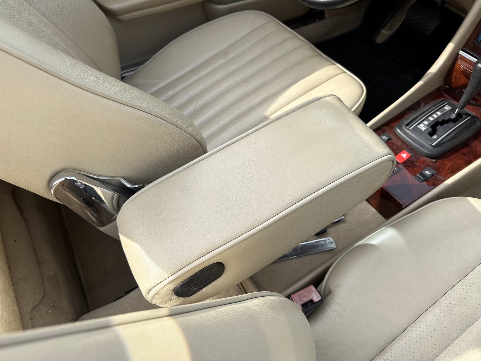 Interiörbild 1985 Mercedes-Benz 380 SL
