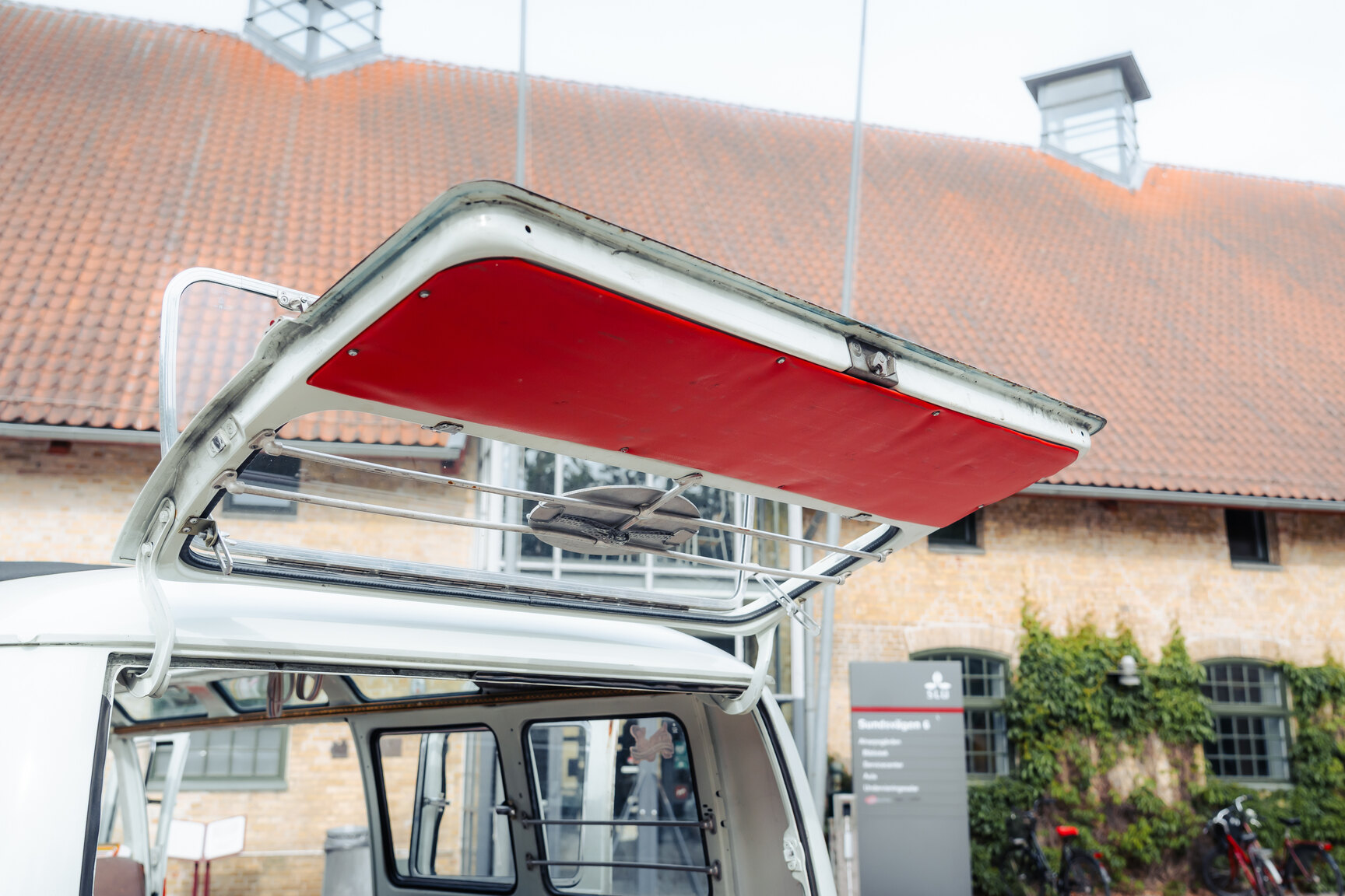 Innenraumfoto von 1964 Volkswagen Kleinbus Transporter 1500 Deluxe “21-fönsters Samba”