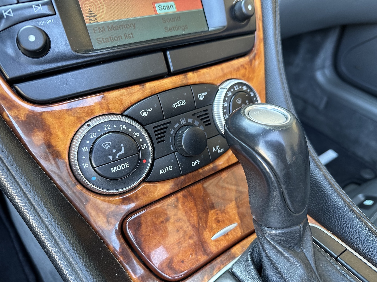 Innenraumfoto von 2002 Mercedes SL 500 (20)