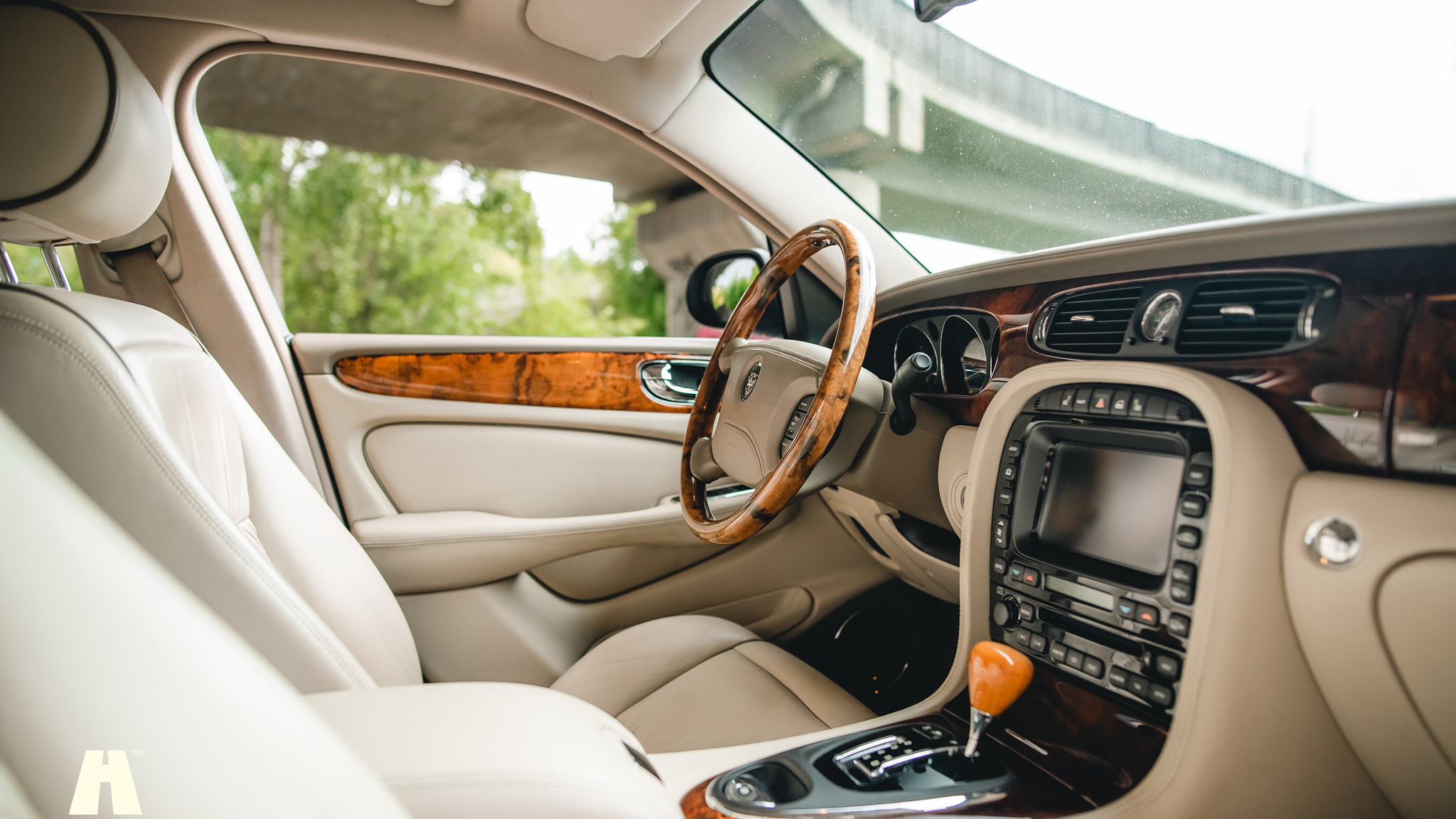Interior image of 2003 Jaguar XJ Super V8