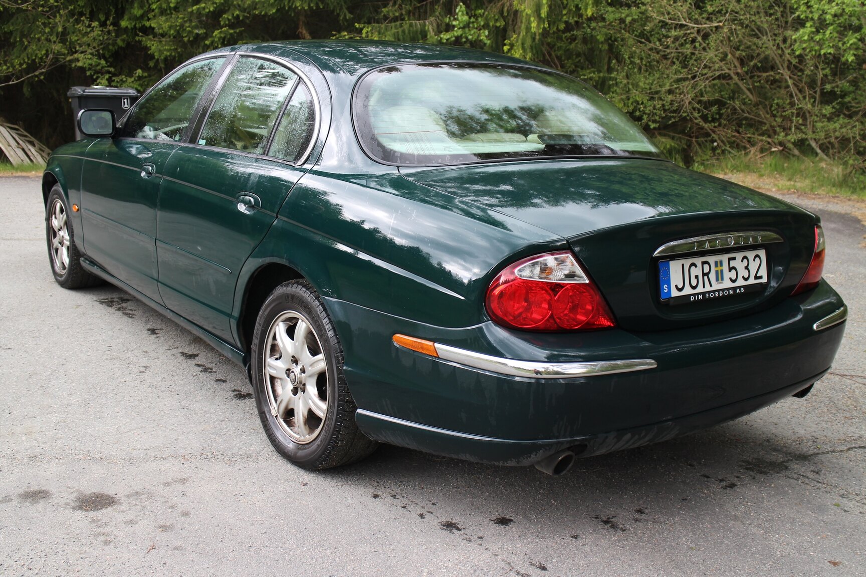 Exterior image of 1999 Jaguar S-Type V6
