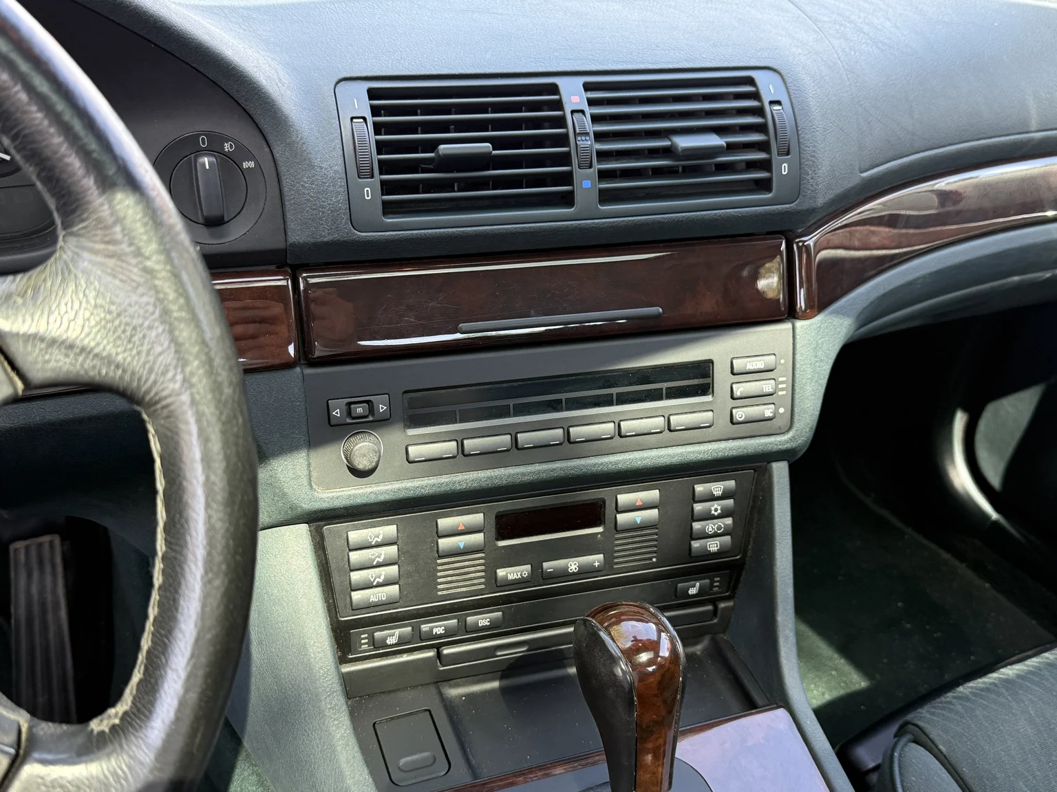 Innenraumfoto von 2003 BMW 525d Sedan (19)