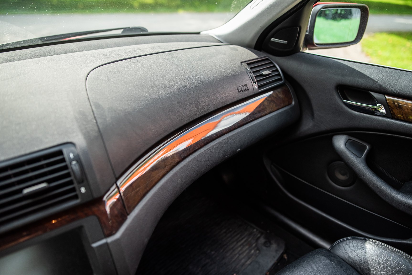 Interior image of 2001 BMW 330Xi