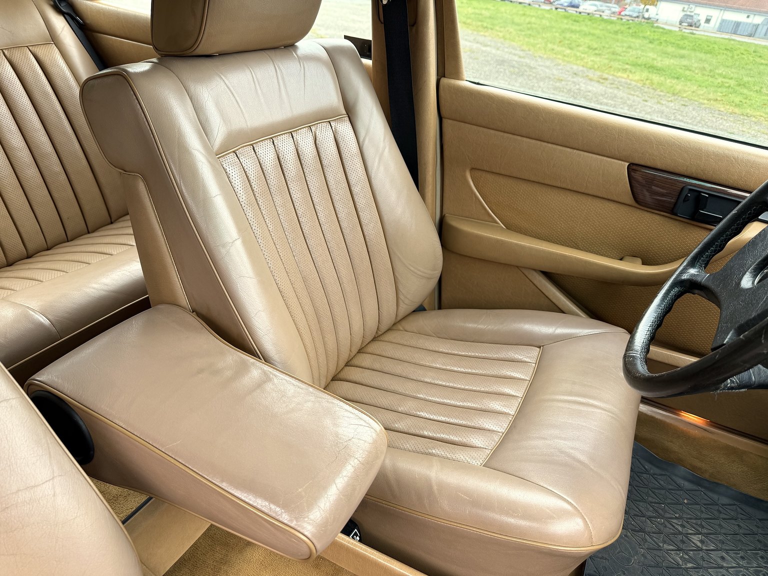 Interiörbild 1987 Mercedes-Benz 300 SE