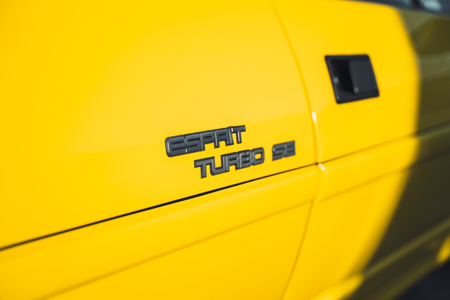 Exterior image of 1989 Lotus Esprit Turbo SE