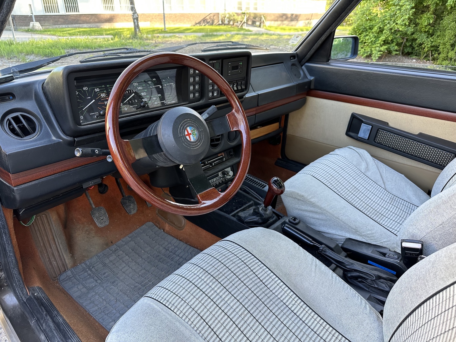 Interiörbild 1984 Alfa Romeo Alfetta 2000