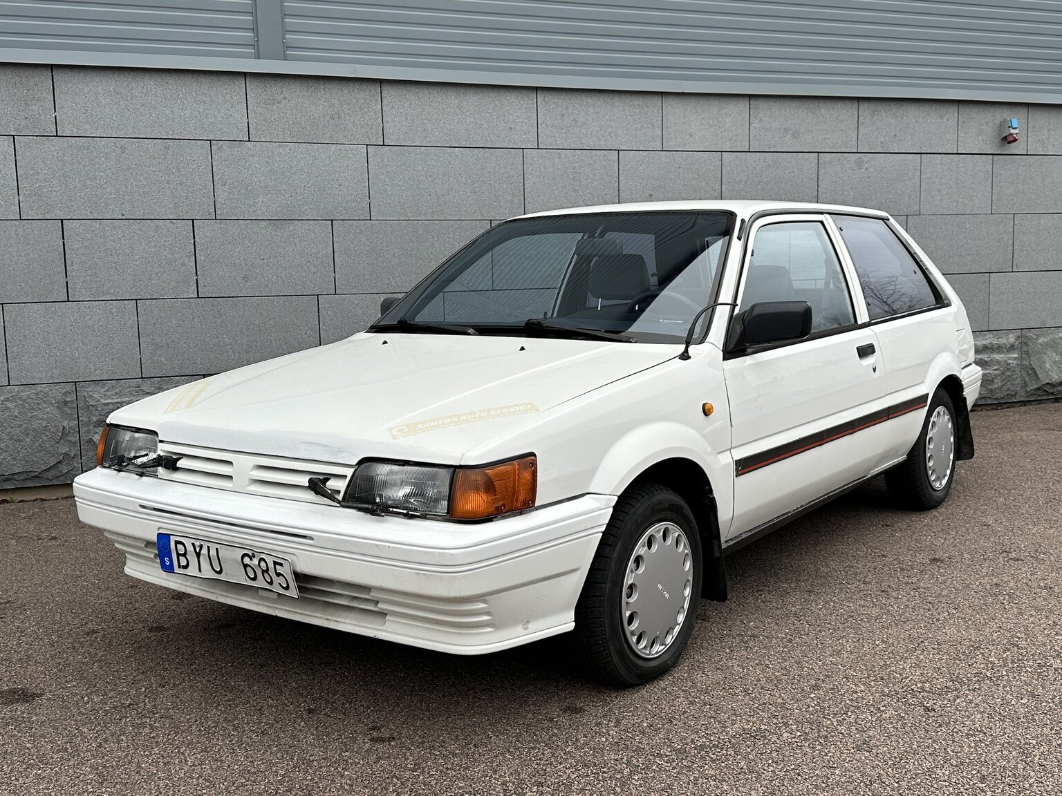 Exterior image of 1988 Nissan Sunny (3)