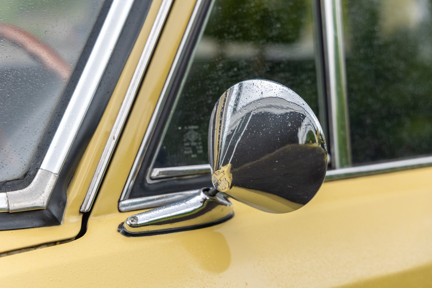 Exterior image of 1974 Alfa Romeo Berlina 2000