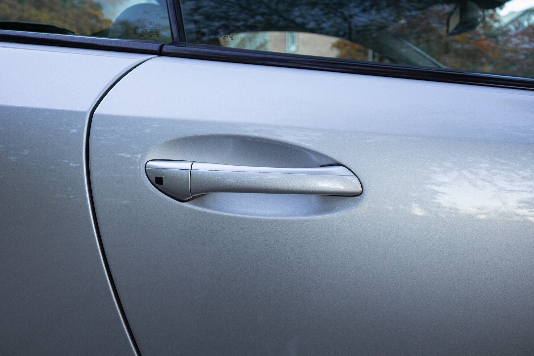 Exterior image of 2002 Mercedes-Benz SL 500