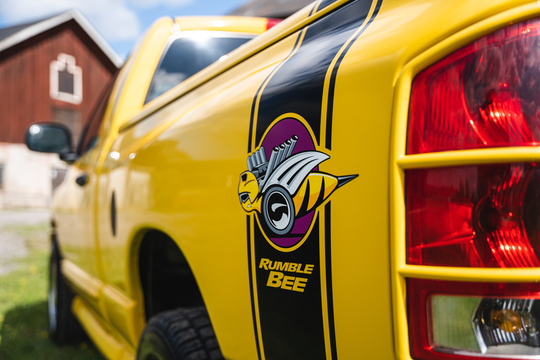 Exteriörbild på 2005 Dodge Ram 1500 Bumble Bee