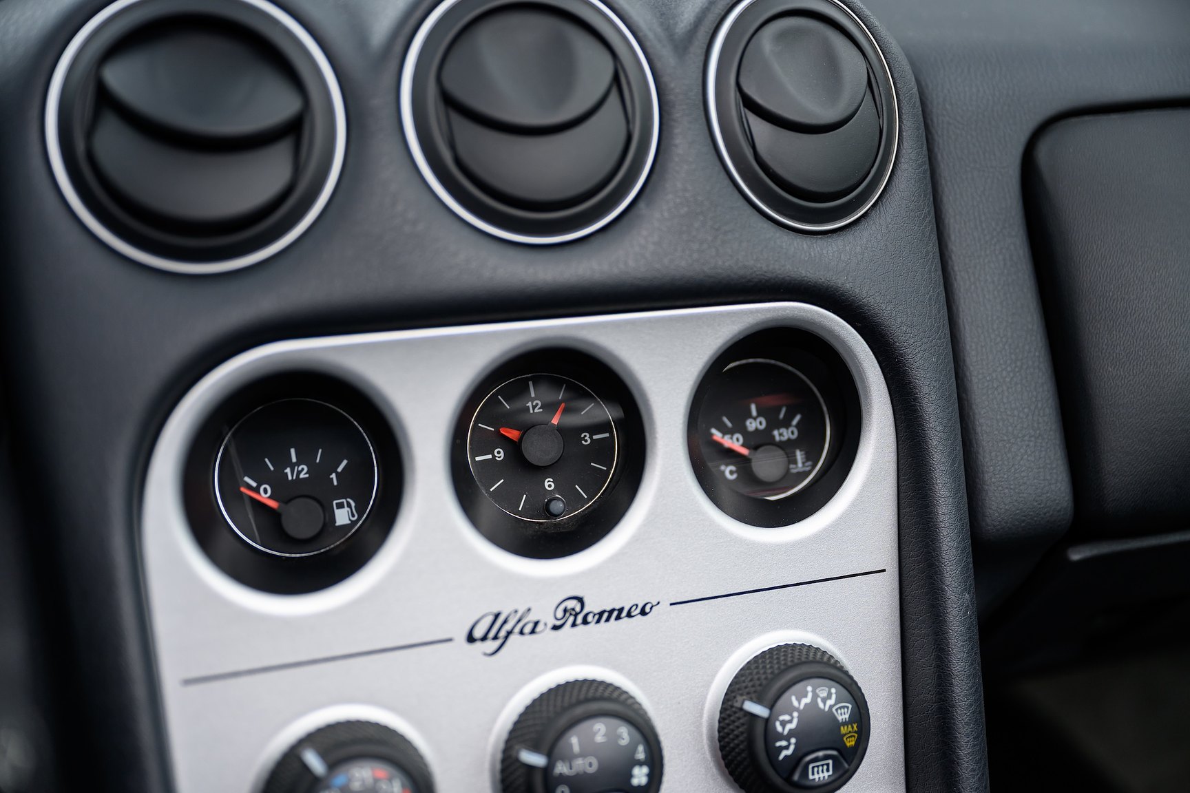 Interior image of 2001 Alfa Romeo Spider 3.0 V6