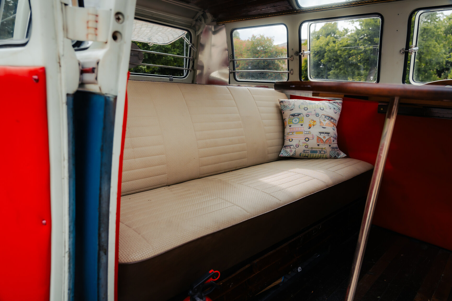 Interior image of 1964 Volkswagen Kleinbus Transporter 1500 Deluxe “21-fönsters Samba”