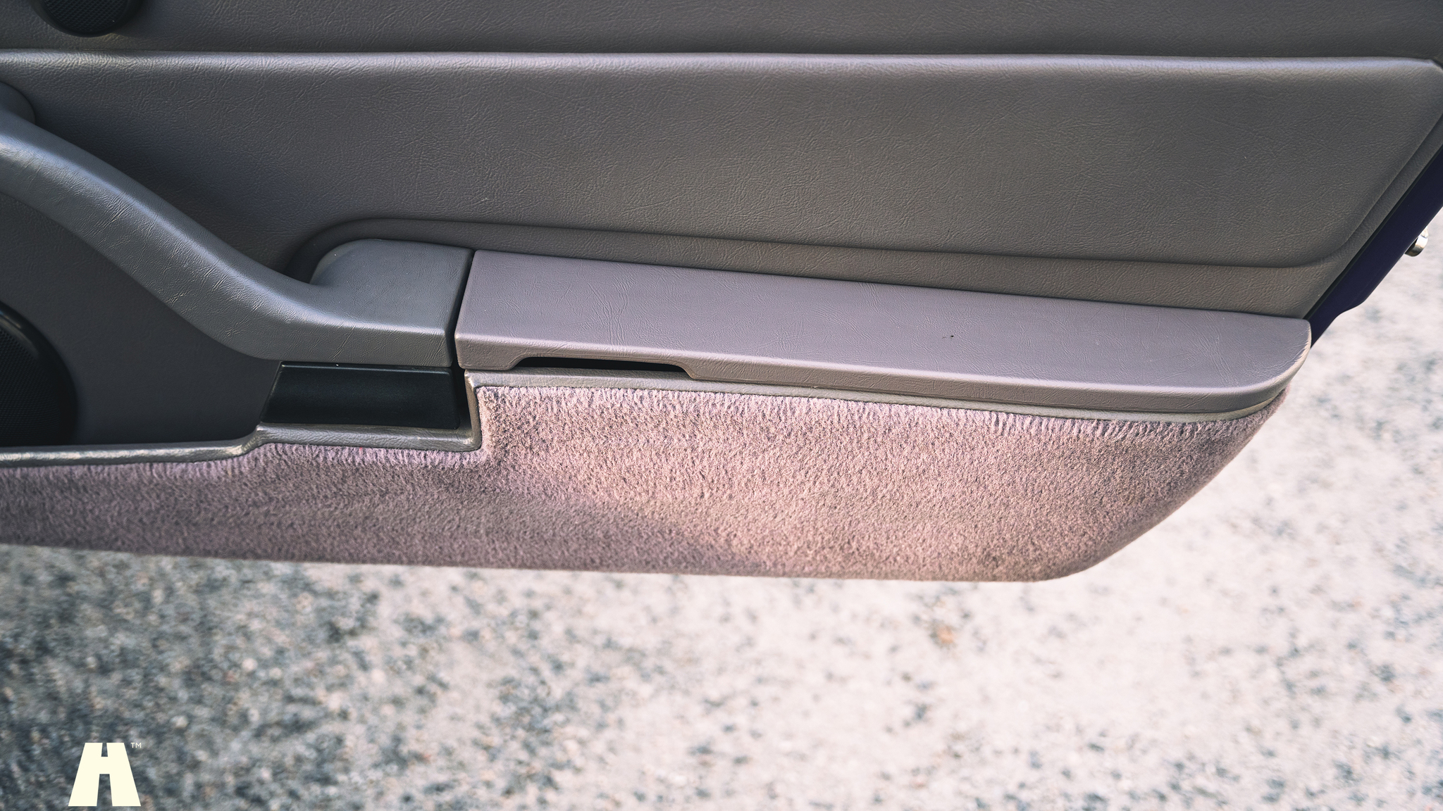 Interior image of 1994 Porsche 993 Cabriolet (14)