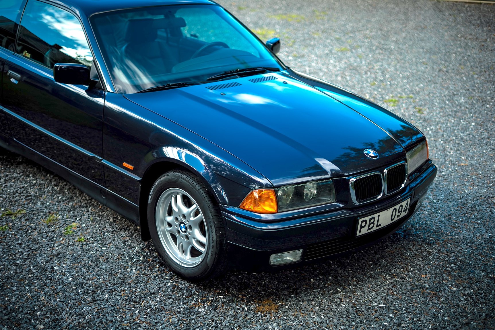 Exterior image of 1997 BMW 328i Coupé Automatisk