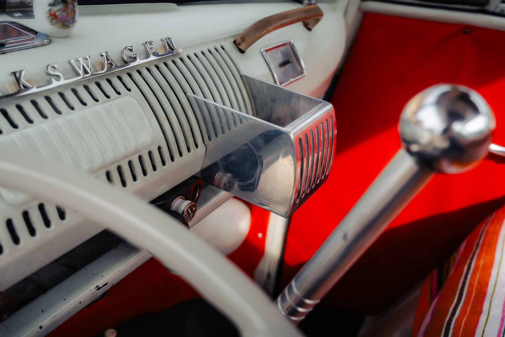 Innenraumfoto von 1964 Volkswagen Kleinbus Transporter 1500 Deluxe “21-fönsters Samba”