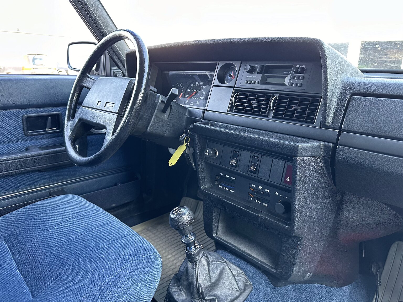Innenraumfoto von 1991 Volvo 240 GLT