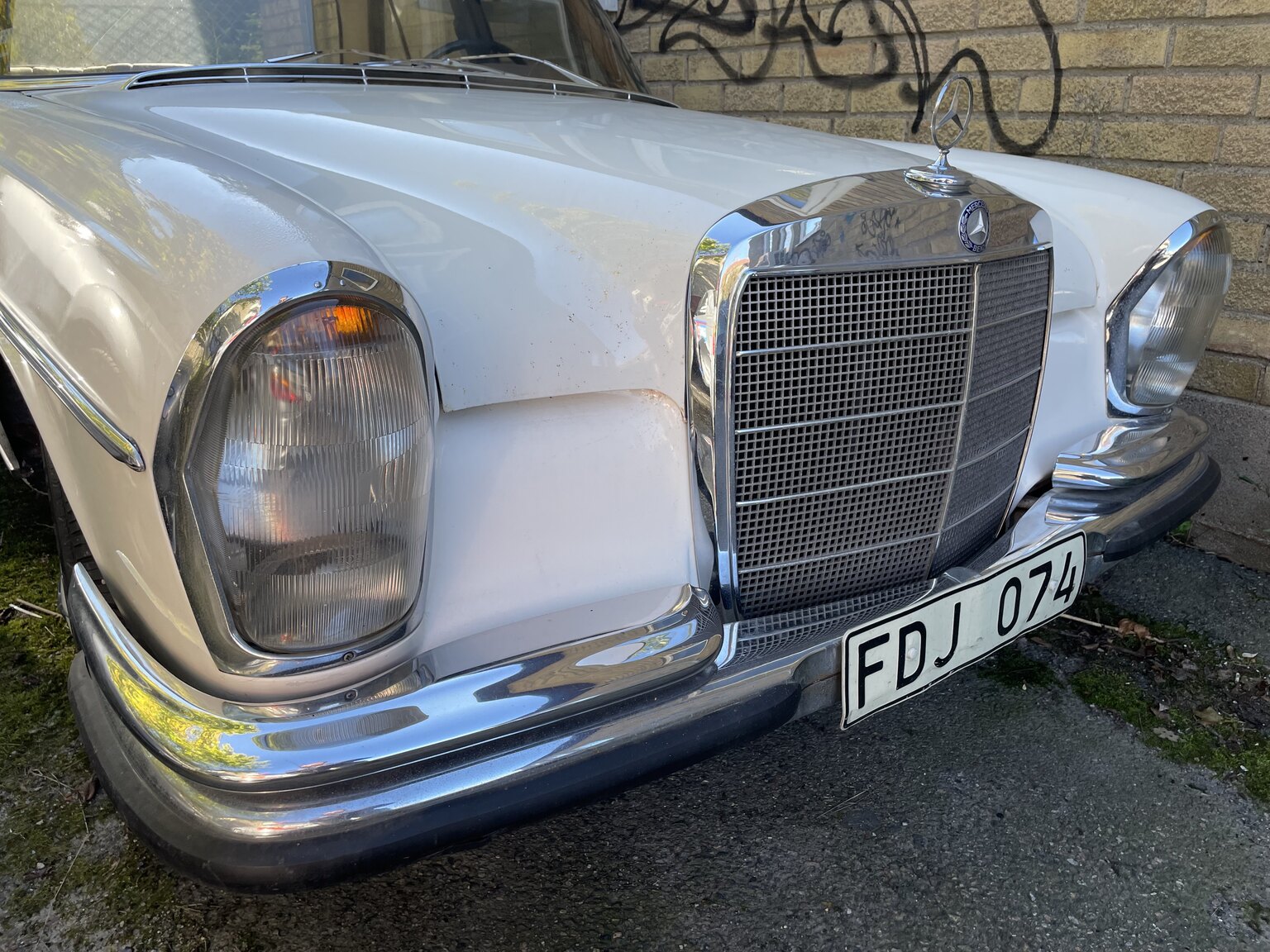Exterior image of 1966 Mercedes-Benz 250s