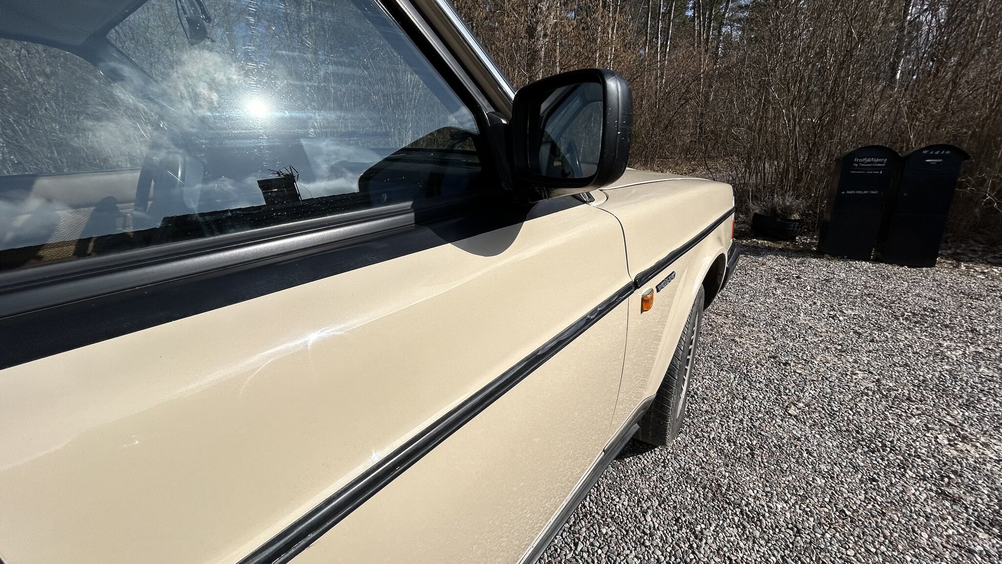 Exterior image of 1987 Volvo 244