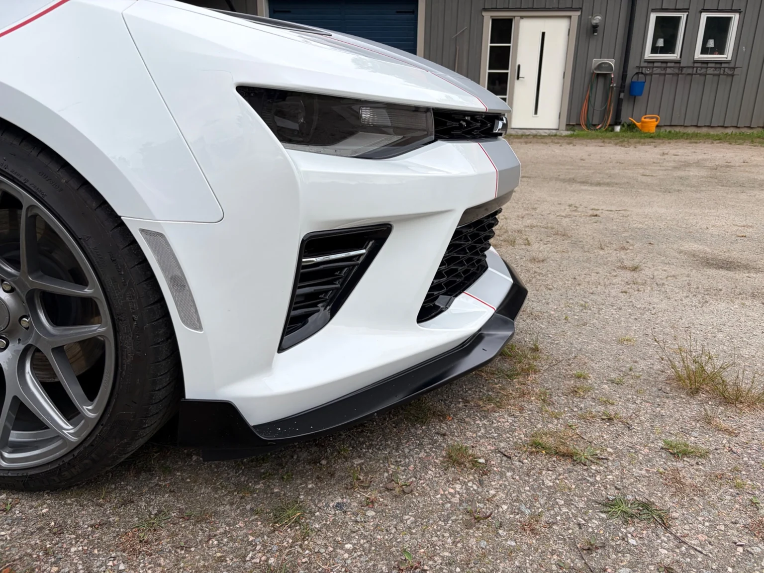 Exteriörbild på 2017 Chevrolet Camaro SS (31)