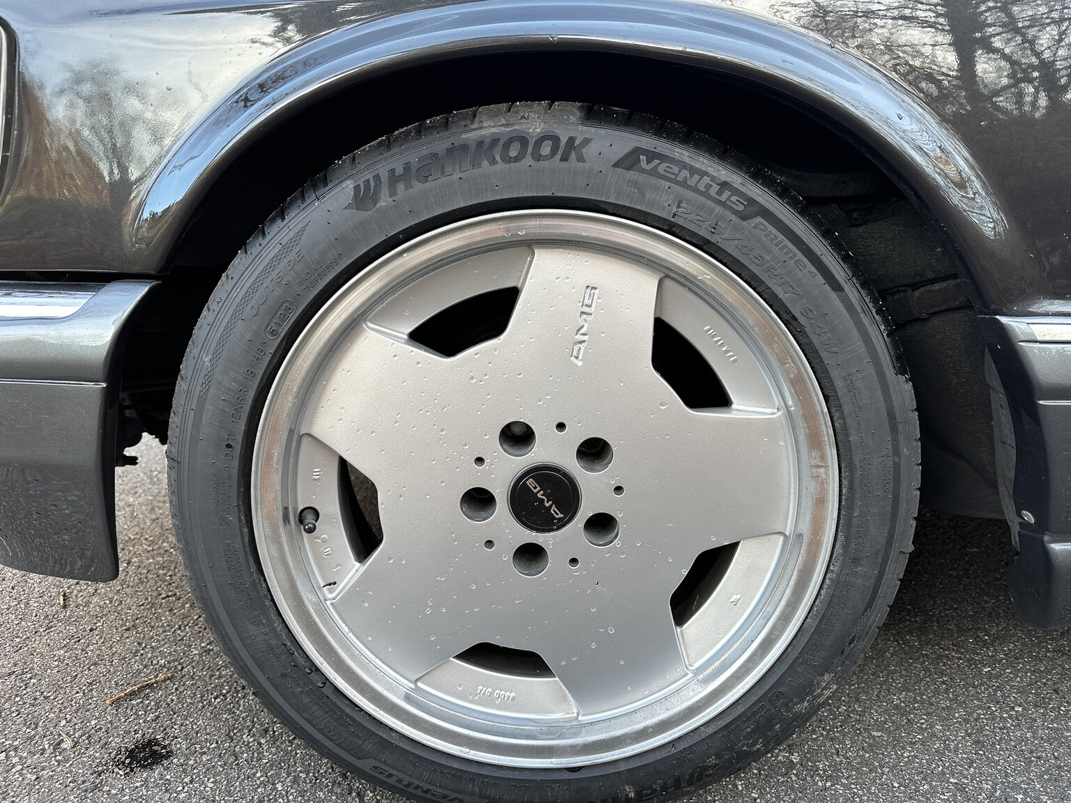 Exteriörbild på 1988 Mercedes 560 SEC