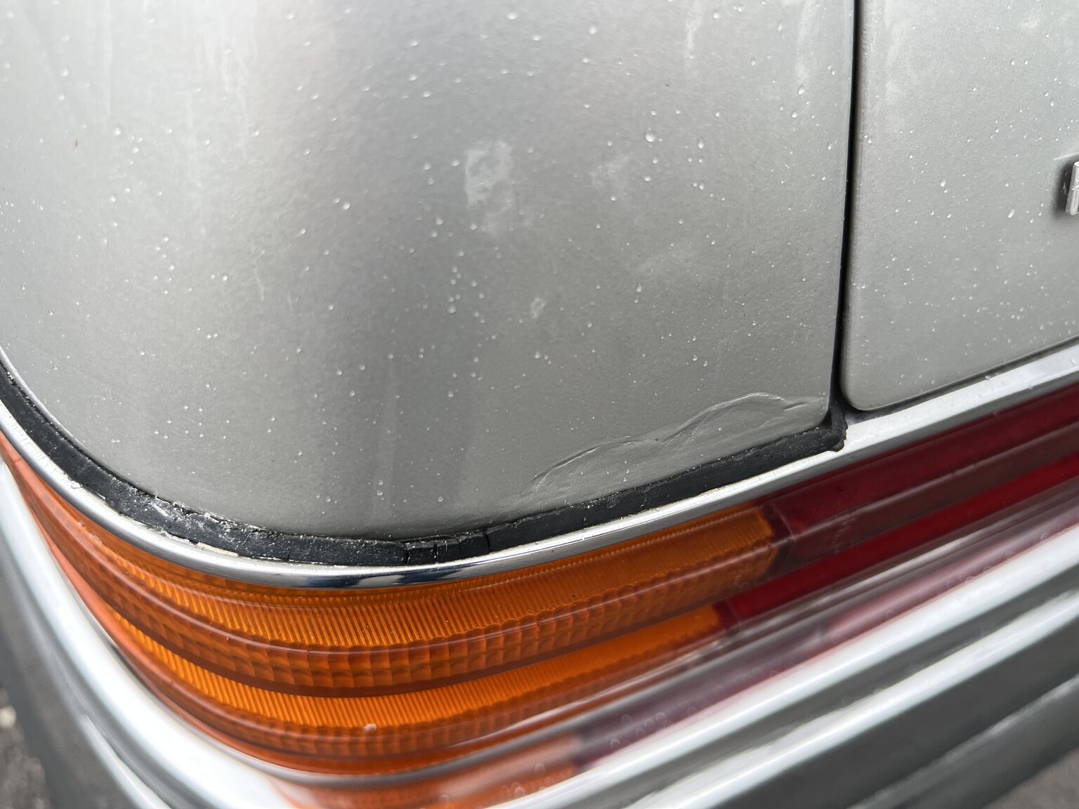 Exteriörbild på 1975 Mercedes-Benz 280 SE